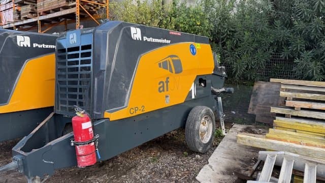 Trailer-mounted line pump P006