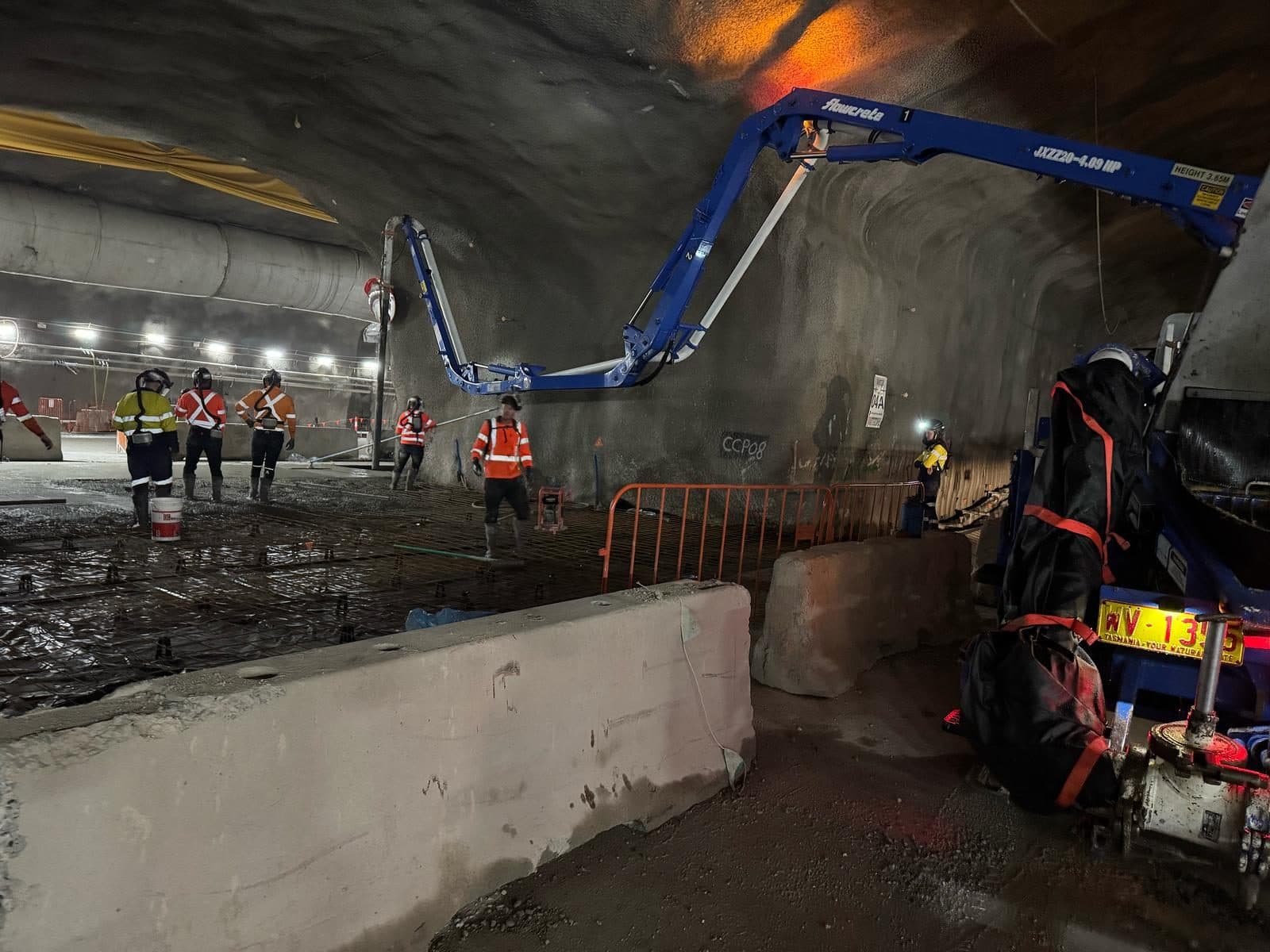 Tunnel pour with the crew